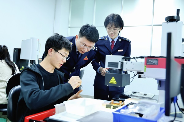 合規(guī)護(hù)航強(qiáng)根基，專精特新企業(yè)釋放創(chuàng)新動(dòng)能 信息電子技術(shù)服務(wù)領(lǐng)域觀察