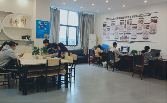 計(jì)算機(jī)應(yīng)用技術(shù)專業(yè)（信息電子技術(shù)服務(wù)方向）簡(jiǎn)介